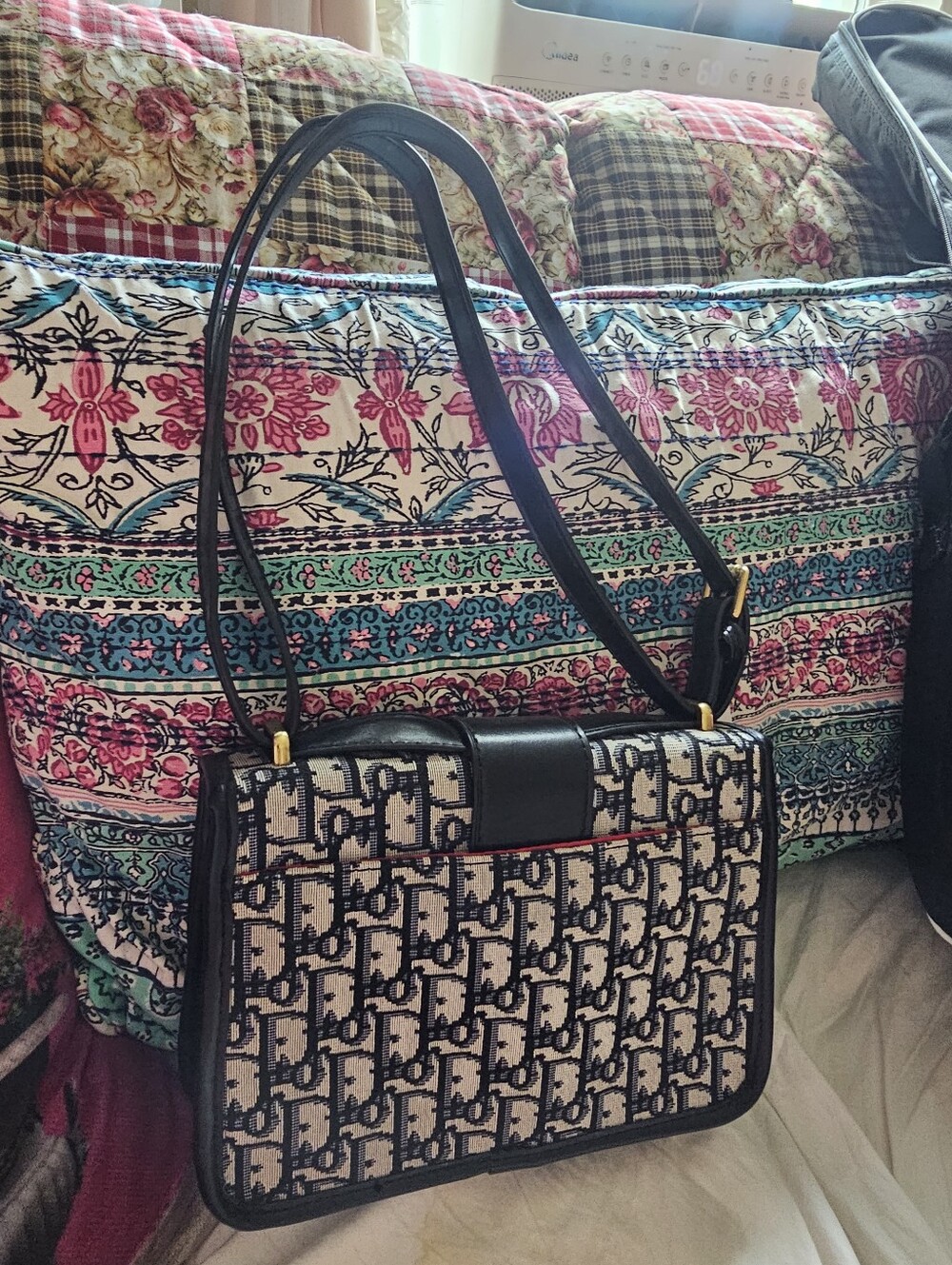 Handbag - Picture 3 of 4